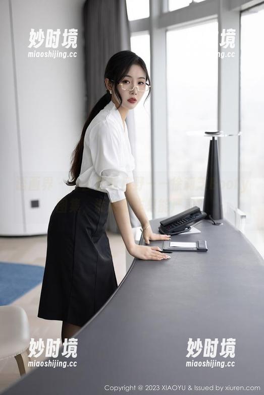 语画界 - 办公室新视野——徐莉芝Booty图集，谁说工作只能严肃？-妙时境