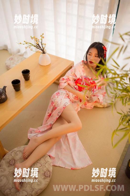 轰趴猫 - 邂逅苏小暖的红裙，在线美图过后，你的心会悄悄种下什么呢？-妙时境