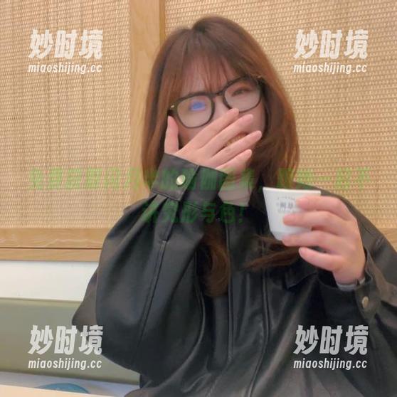 免费获取闪月半的瑜伽图集，跟她一起不讲究形与色！-妙时境
