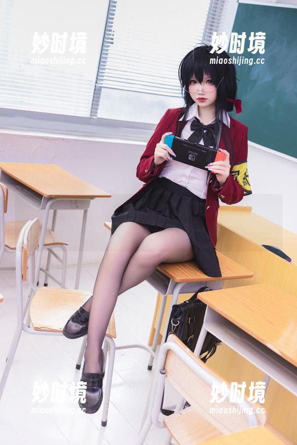 雪晴Astra的写真集：大姐姐派来直播秀，别问我如何学，先像她一样穿吧！-妙时境