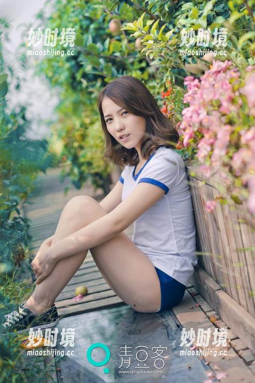 青豆客 - AZHUA短裙图包：每一帧都想邀你分享！-妙时境
